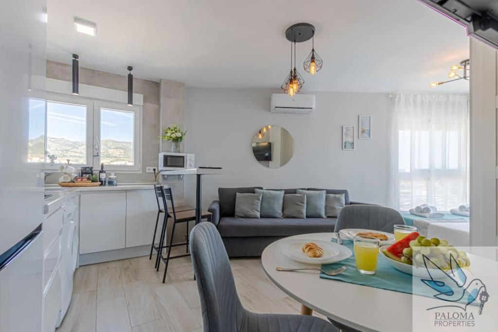 Wonderful Studio Apartment On The Beachfront Benalmádena Kültér fotó