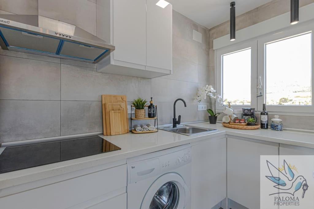 Wonderful Studio Apartment On The Beachfront Benalmádena Kültér fotó