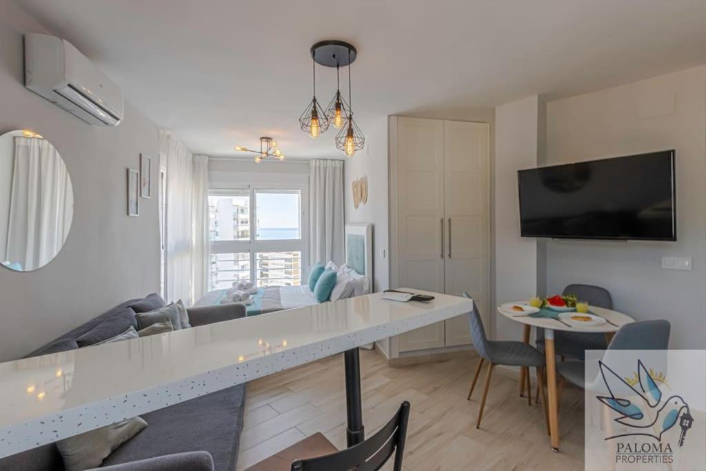 Wonderful Studio Apartment On The Beachfront Benalmádena Kültér fotó