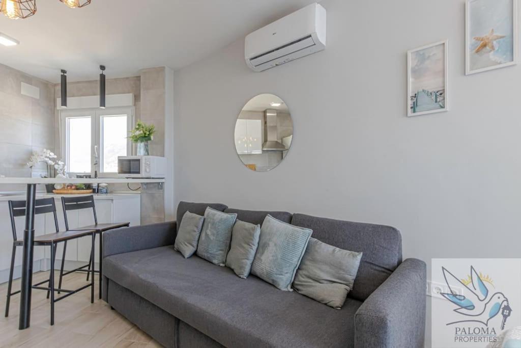 Wonderful Studio Apartment On The Beachfront Benalmádena Kültér fotó