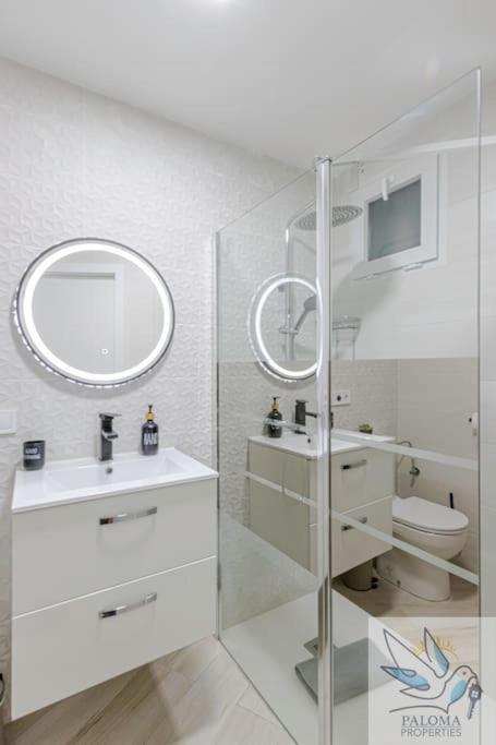 Wonderful Studio Apartment On The Beachfront Benalmádena Kültér fotó