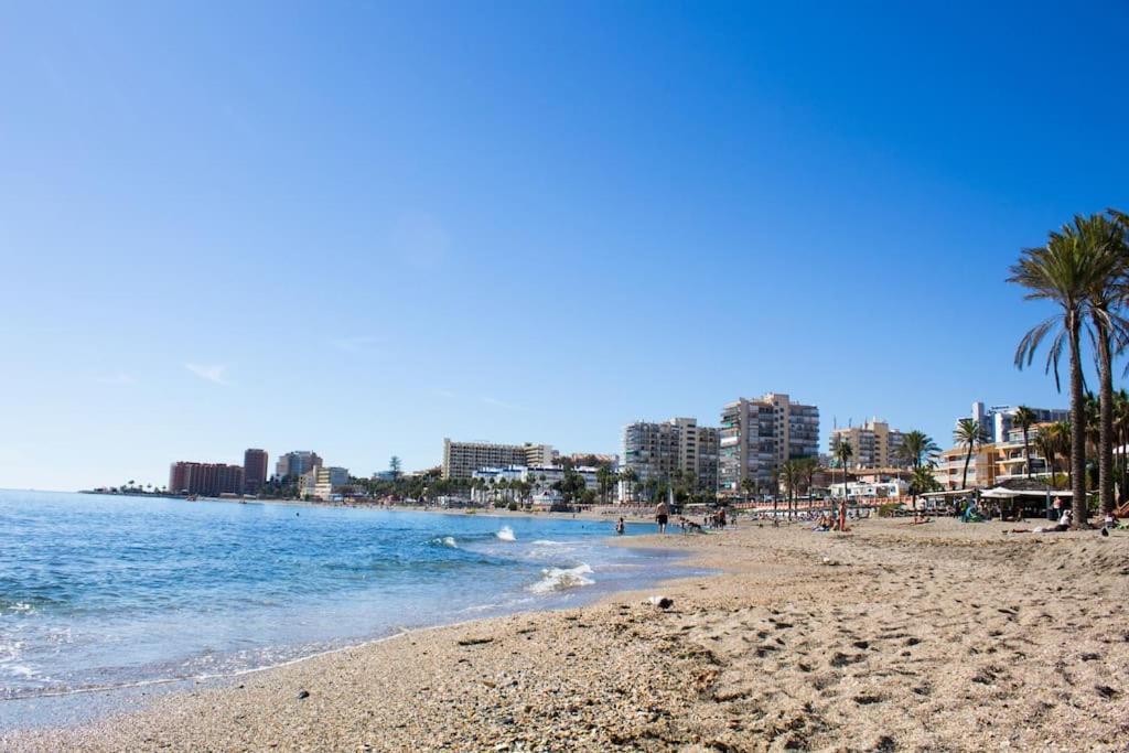 Wonderful Studio Apartment On The Beachfront Benalmádena Kültér fotó