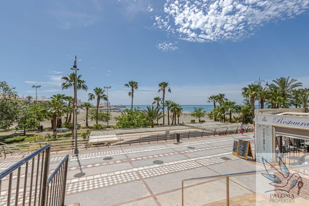 Wonderful Studio Apartment On The Beachfront Benalmádena Kültér fotó
