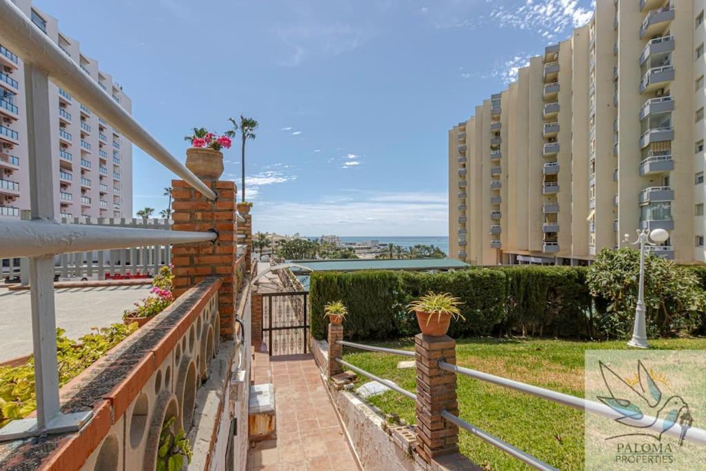 Wonderful Studio Apartment On The Beachfront Benalmádena Kültér fotó