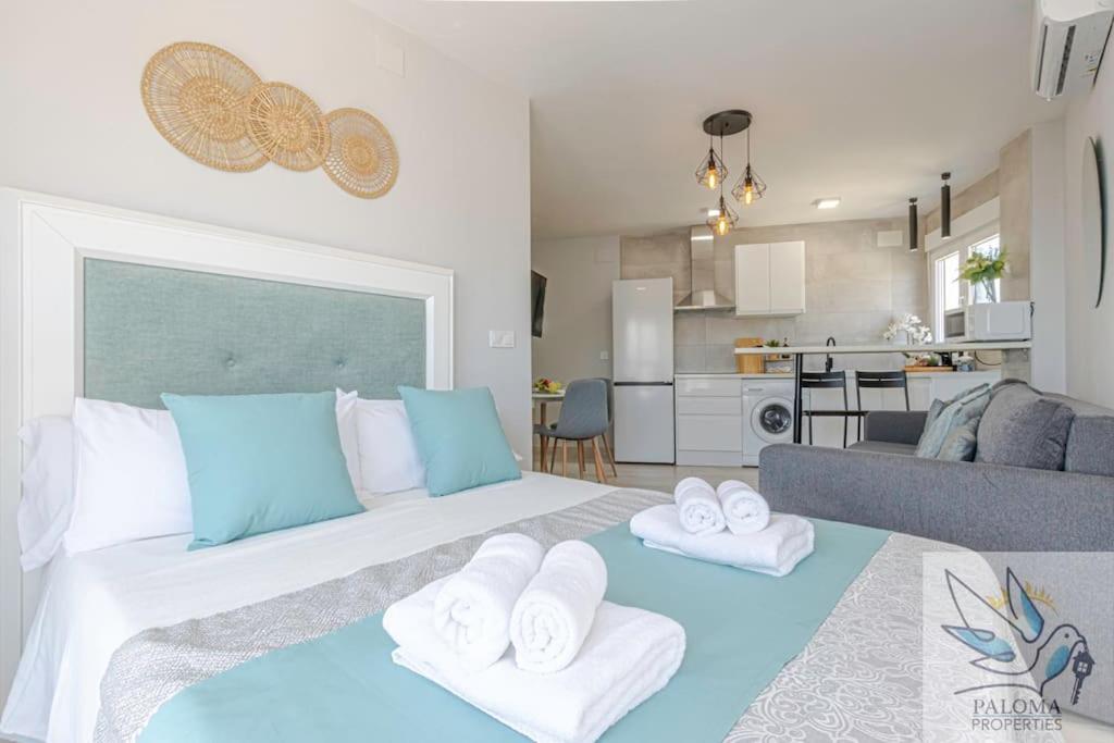 Wonderful Studio Apartment On The Beachfront Benalmádena Kültér fotó